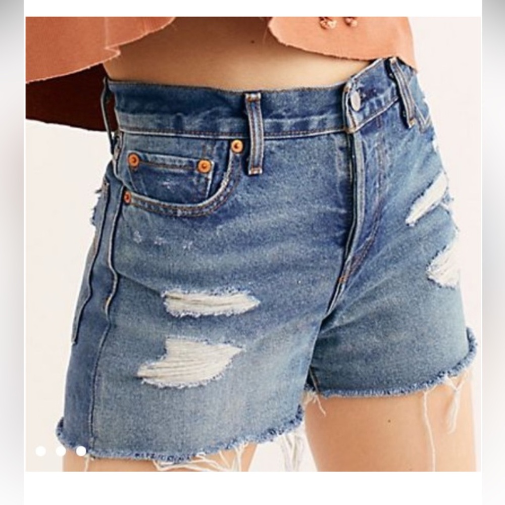 NWT! Levi’s Premium Distressed Wedgie Denim Shorts